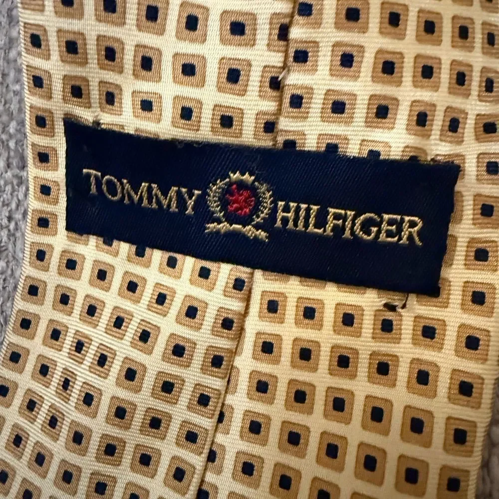 Tommy Hilfiger pale yellow 100% silk mens’ tie